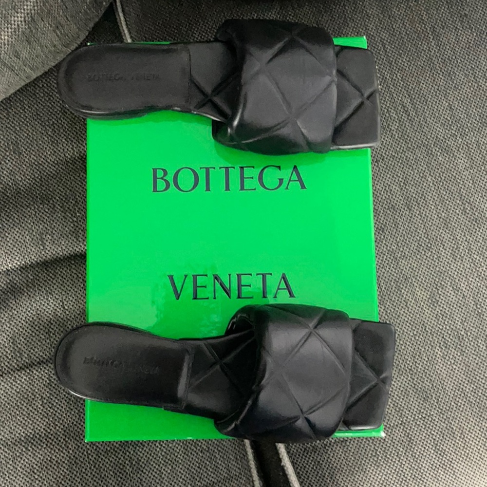 AUTHENTIC Bottega Veneta rubber lido quilted embossed lagoon Nappa slippers - Picture 1 of 4